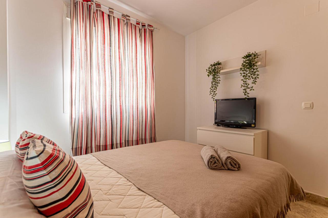 797 Holiday Rentals- Duplex Para 7 En La Carihuela A 1 Min De La Playa Torremolinos Eksteriør billede