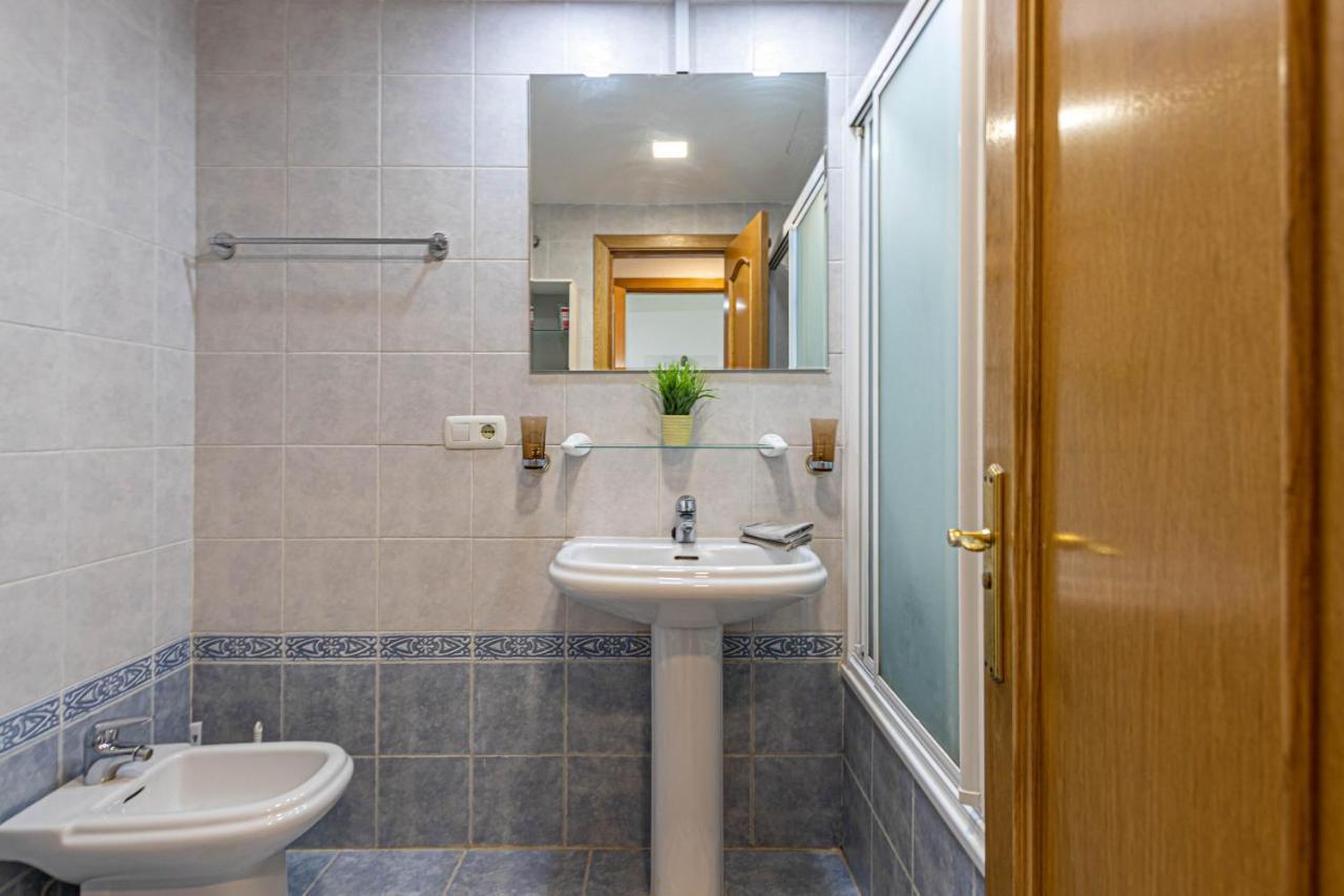 797 Holiday Rentals- Duplex Para 7 En La Carihuela A 1 Min De La Playa Torremolinos Eksteriør billede