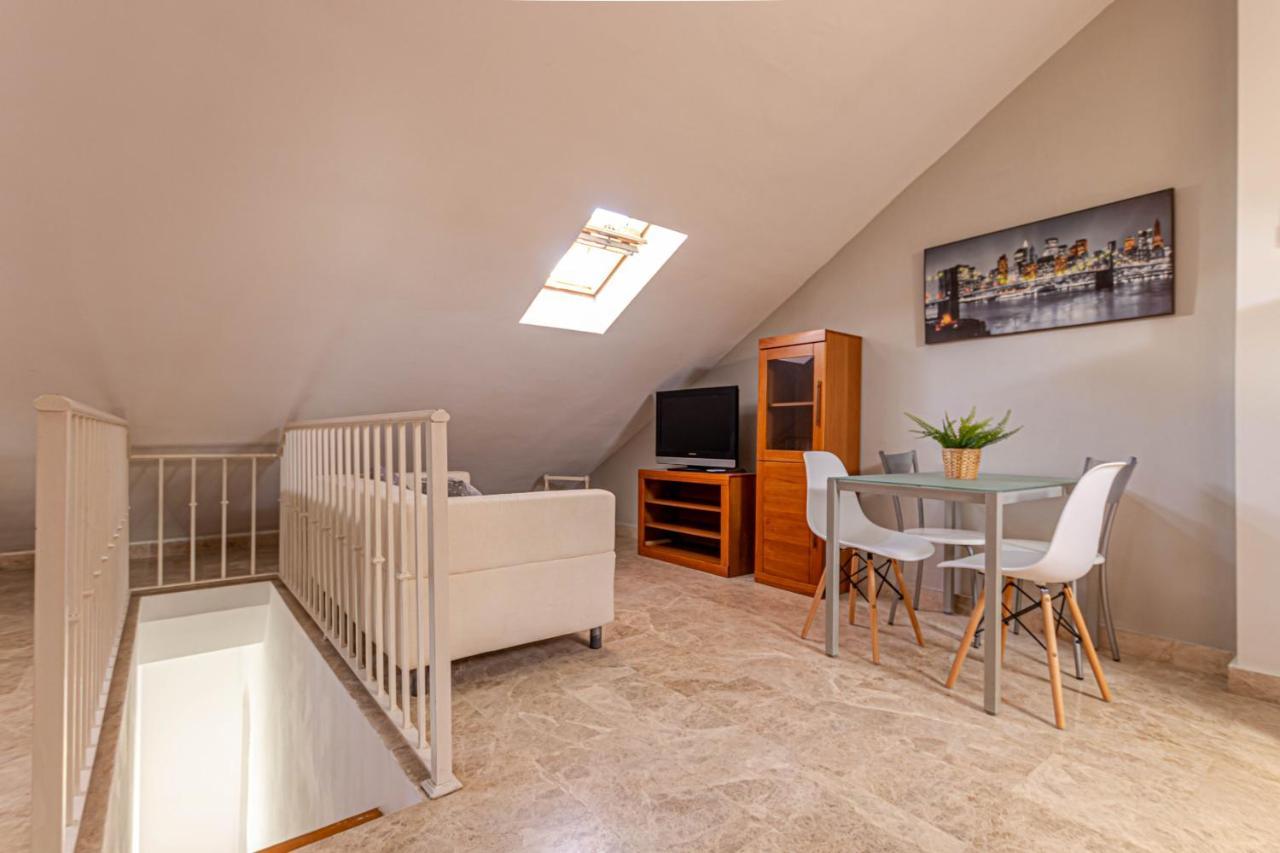 797 Holiday Rentals- Duplex Para 7 En La Carihuela A 1 Min De La Playa Torremolinos Eksteriør billede